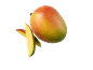 Värske mango ja kaks viilu veepiiskadega mustal taustal.
