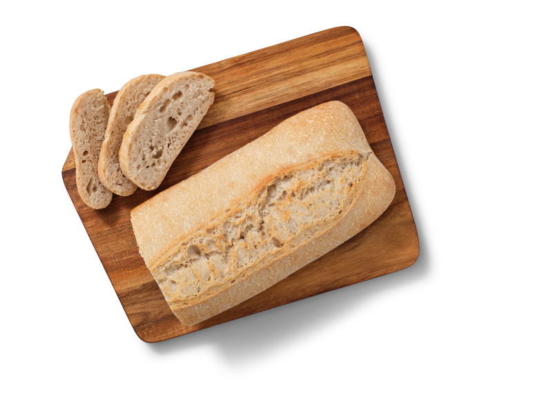Ciabatta leib, terve ja viilutatud, puidust lõikelaual