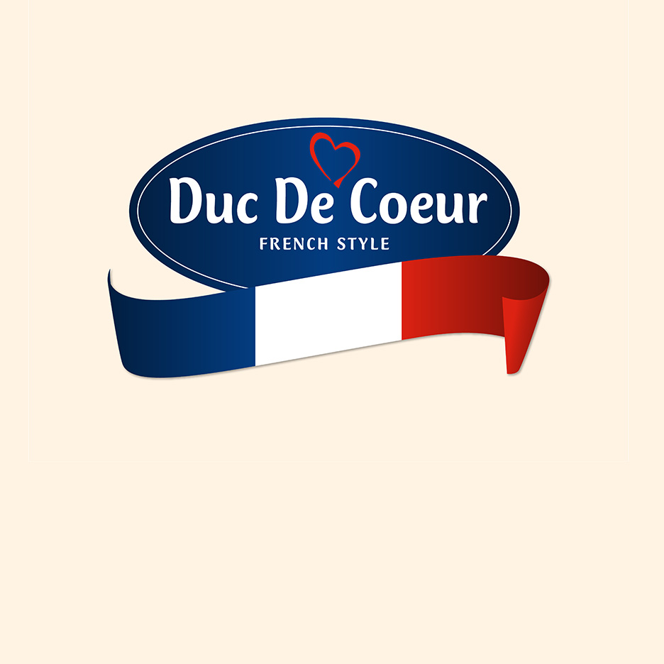 Duc De Coeur logo prantsuse stiilis, prantsuse lipu värvides lindiga.
