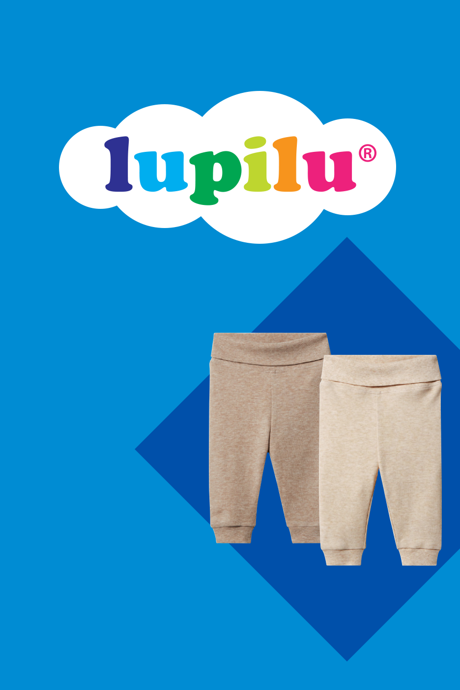 Kaks paari beeže beebipükse sinisel taustal, millel on pilvekujuline logo.