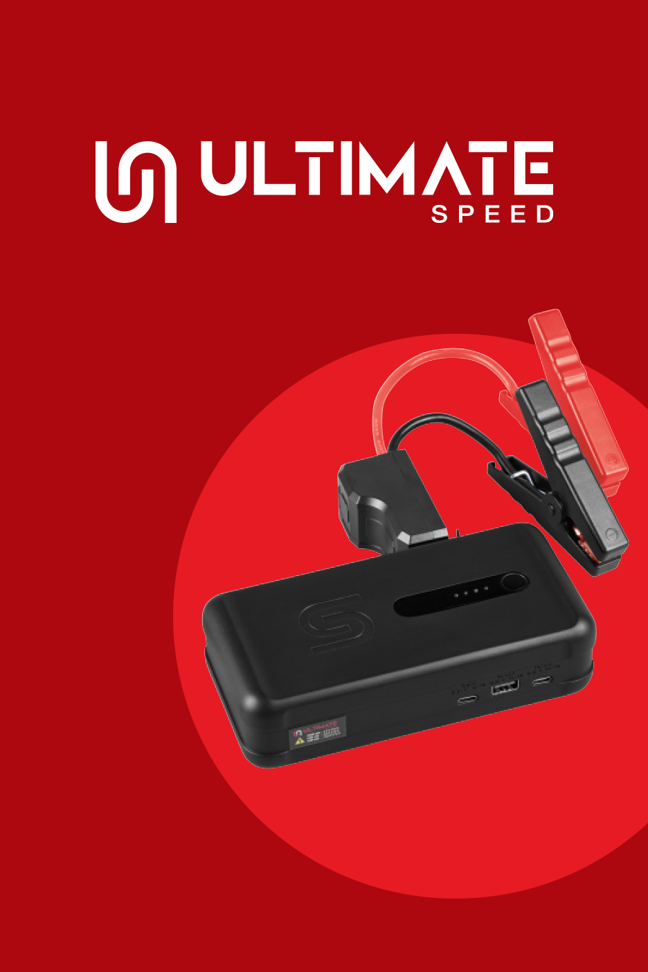 Ultimate Speed käivitusabi akupank koos käivituskaablitega punasel taustal.