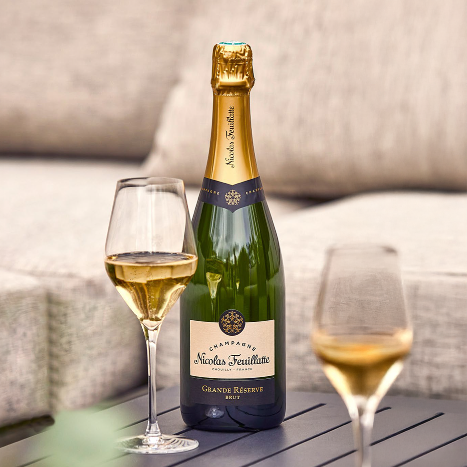 Nicolas Feuillatte Grande Reserve Brut šampanja ja veiniklaasid