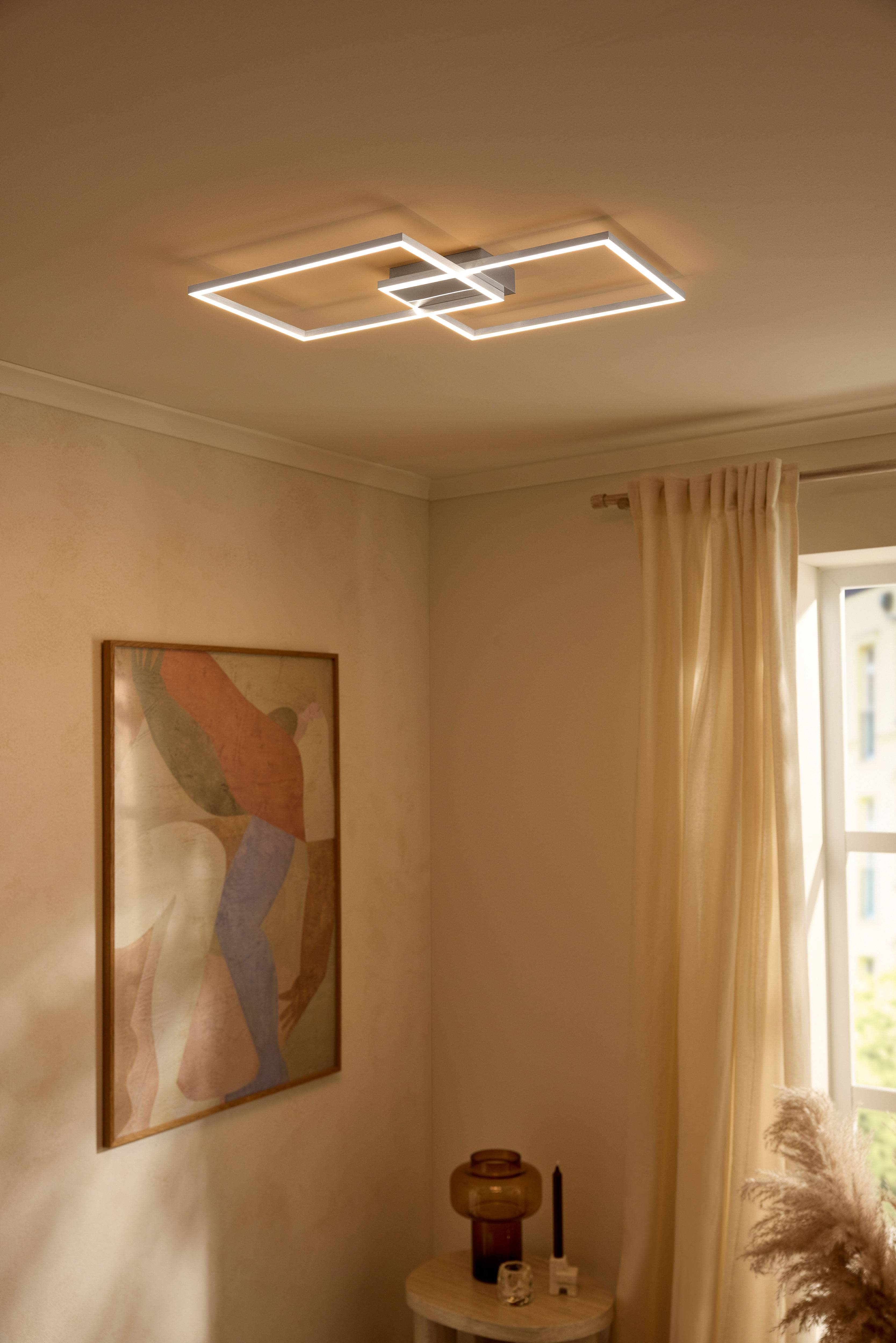 Moodne LED laevalgusti ristkülikukujuliste vormidega, valgustades beeži tuba.