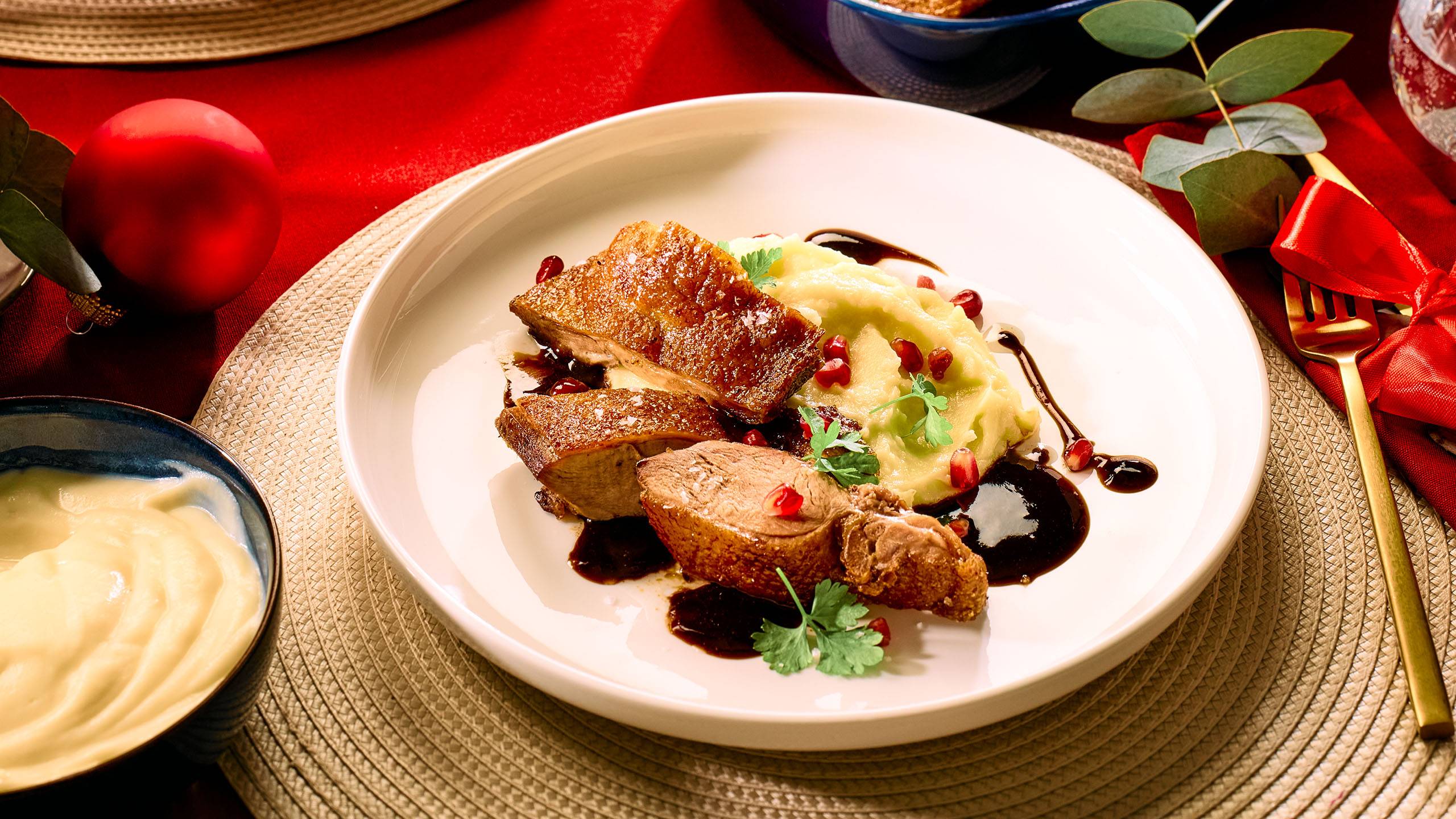 Pardifilee kartulipüree, granaatõuna ja tumeda kastmega jõululaual