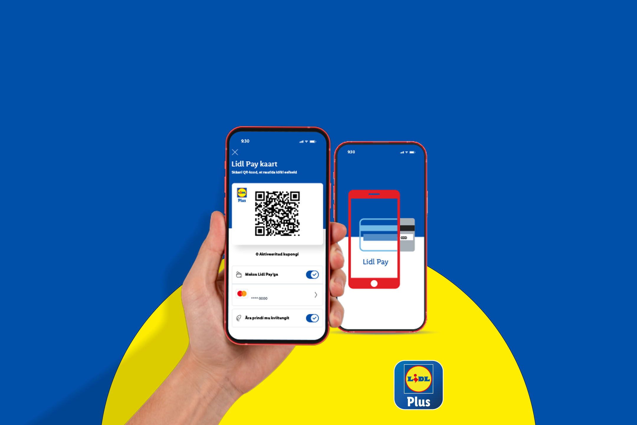 Рука держит смартфон с приложением для оплаты, показывающим QR-код и опции оплаты.