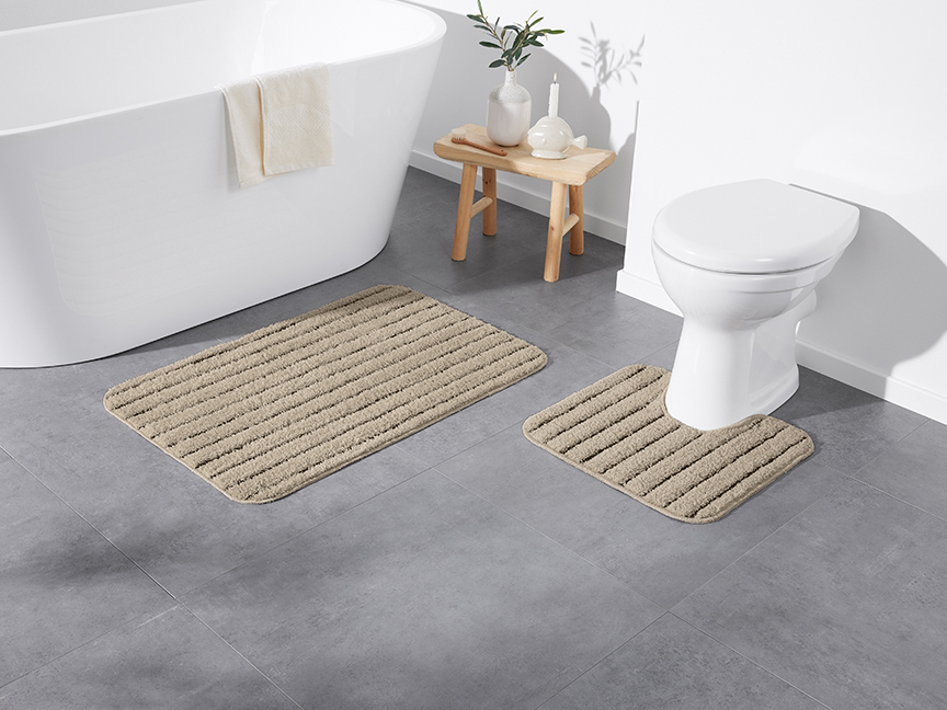 Beige värvi vanni- ja tualettruumimatt.