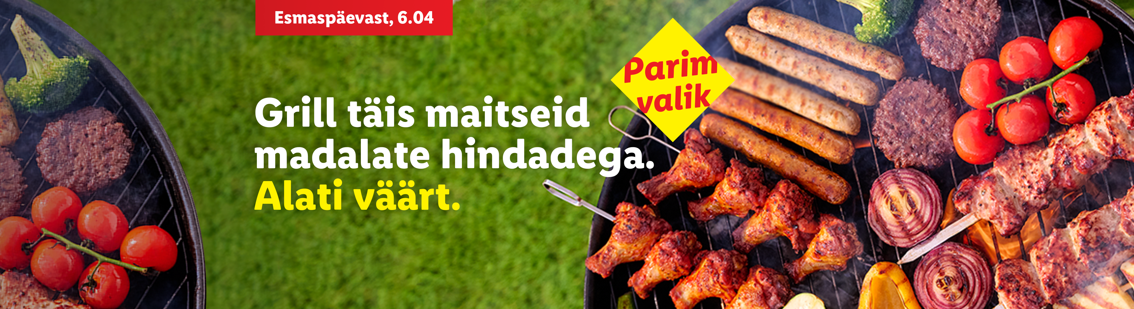Grillil küpsevad vorstid, lihapallid, kanatiivad ja köögiviljad. Tekst: Grill täis maitseid madalate hindadega. Alati väärt.