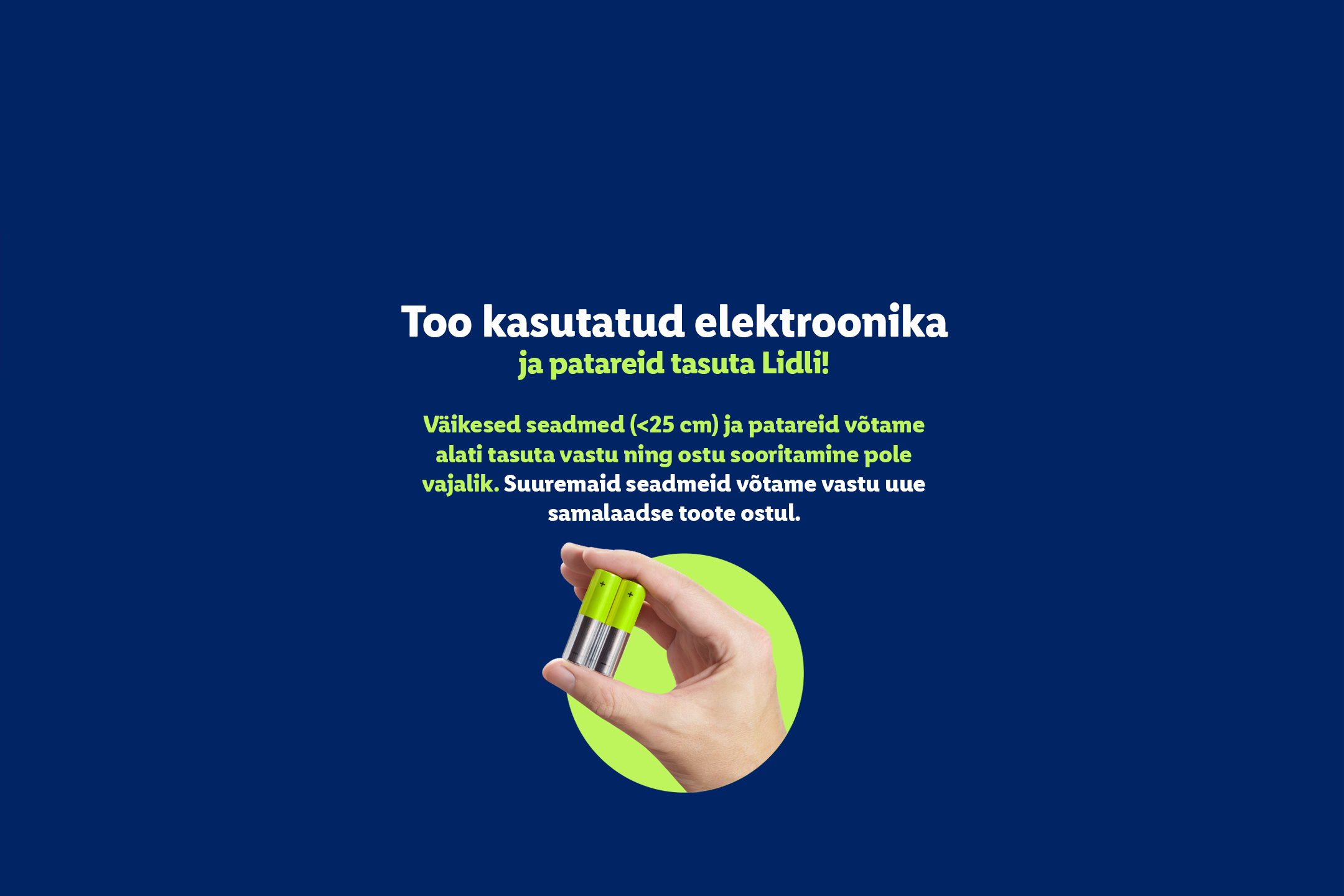 Käsi hoidmas patareisid sinisel taustal koos üleskutsega tuua vana elektroonika poodi.