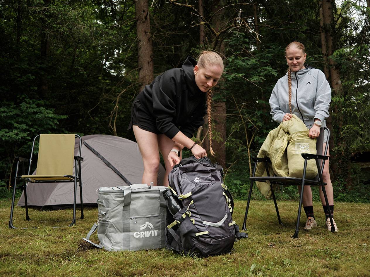 Telkimisvarustus: Crivit seljakott, toolid ja telk.